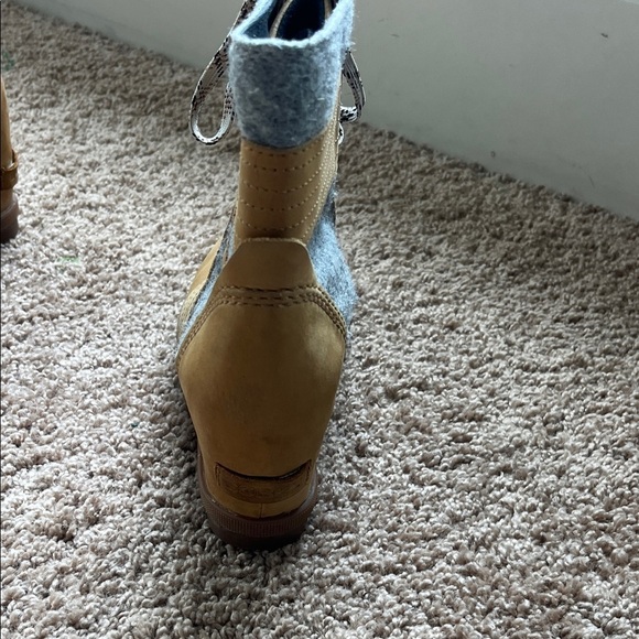 Sorel Lexie Brown and Gray Lace-Up Boots - Picture 4 of 10